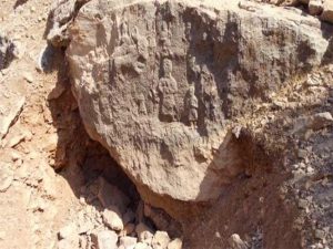 نشانه های گنج روی سنگ